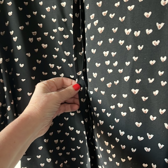 Joie Purine Print 100% Silk Black V Neck Button Down Blouse L - Picture 9 of 10